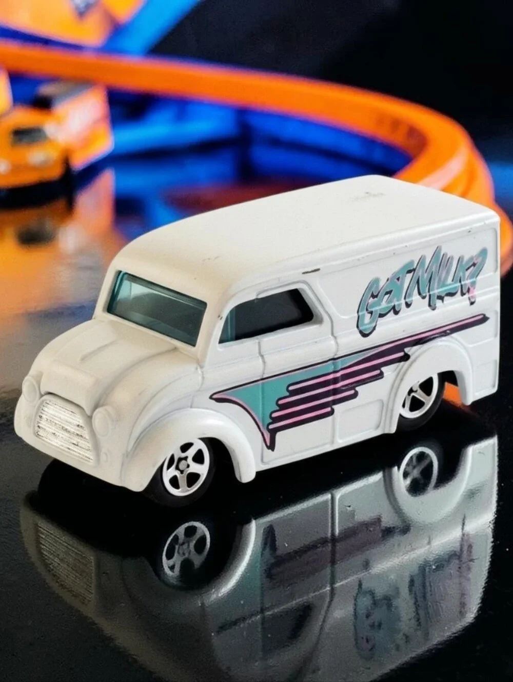 1997 Hot Wheels First Editions Dairy Delivery Got Milk Logo Truck Die-Cast 1:64
